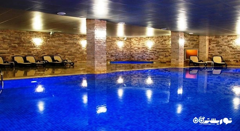 نمای استخر سرپوشیده هتل